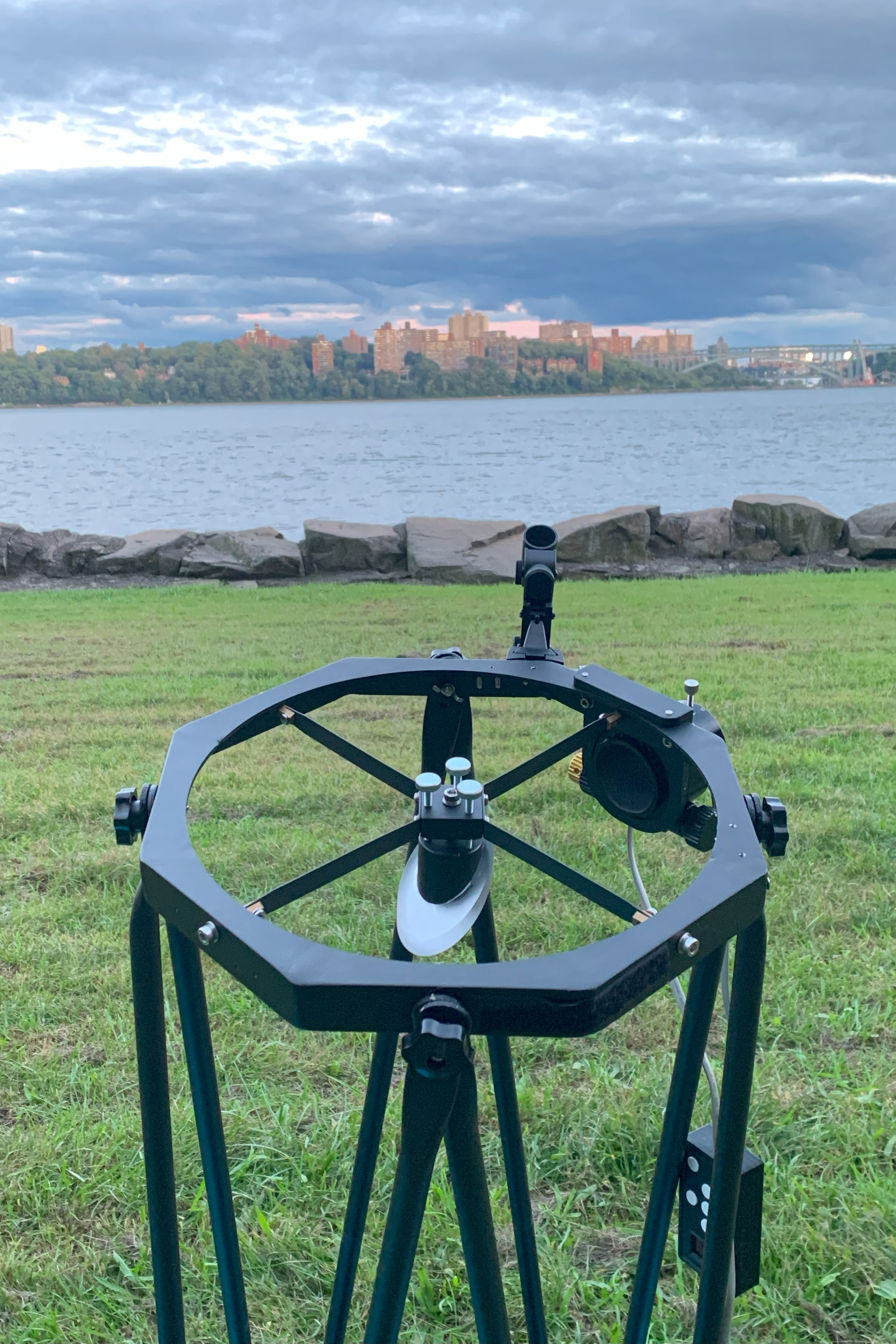 UP12g telescope truss and structure